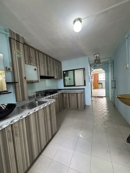 Bedok South Ave 2 HDB Flat For Sale at S$ 489,000 | PropertyGuru Singapore - Kitchen