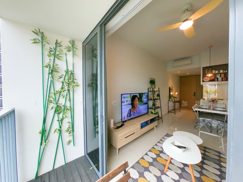 Coco Palms, 17 Pasir Ris Grove, 2 Bedrooms, 743 sqft, Condominium For Rent, by Eugene Chen 陈加明, 500072627 - Living Room - PropertyGuru.com.sg