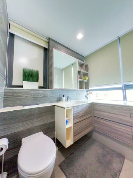 Coco Palms, 17 Pasir Ris Grove, 2 Bedrooms, 743 sqft, Condominium For Rent, by Eugene Chen 陈加明, 500072627 - Master Bathroom - PropertyGuru.com.sg