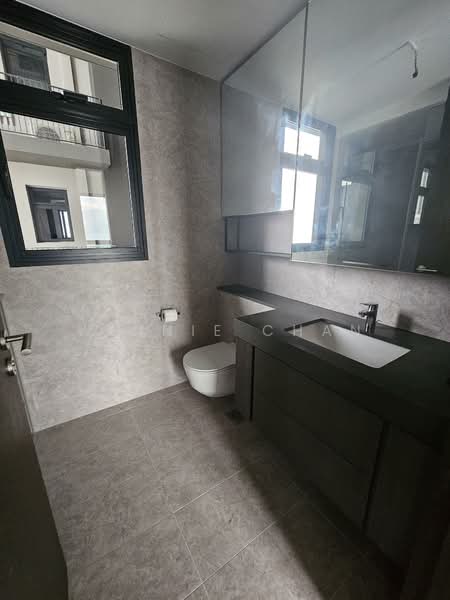 Avenue South Residence Condominium For Sale at S$ 2,822,222 | PropertyGuru Singapore - Bathroom