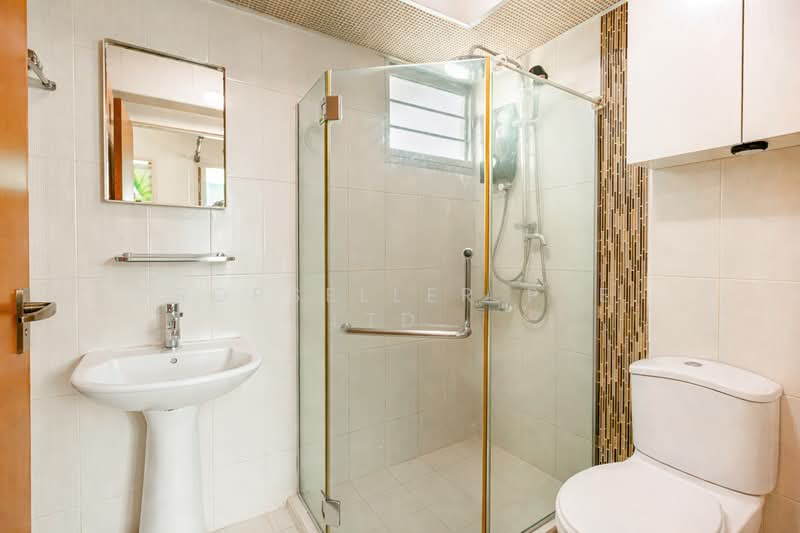 453C Fernvale Road HDB Flat For Sale at S$ 700,000 | PropertyGuru Singapore - Bathroom