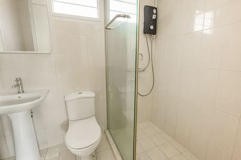 453C Fernvale Road HDB Flat For Sale at S$ 700,000 | PropertyGuru Singapore - Bathroom