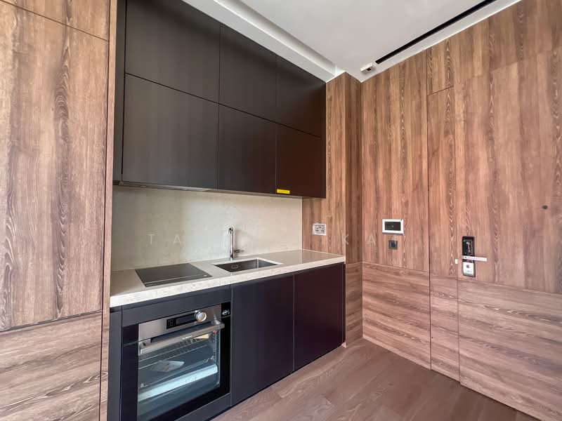 Cheap Brand New Freehold Luxurious 1B with Household Shelter and Window in toilet! Condominium For Sale at S$ 1,290,000 | PropertyGuru Singapore - Kitchen