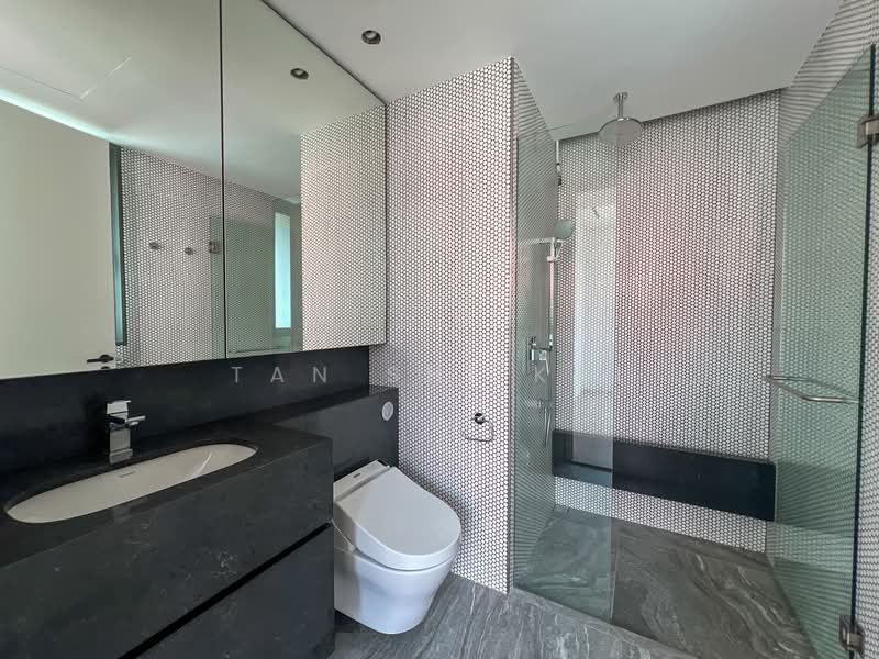 Cheap Brand New Freehold Luxurious 1B with Household Shelter and Window in toilet! Condominium For Sale at S$ 1,290,000 | PropertyGuru Singapore - Bathroom