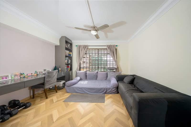 842H Tampines Street 82 HDB Flat For Sale at S$ 950,000 | PropertyGuru Singapore - Study Room