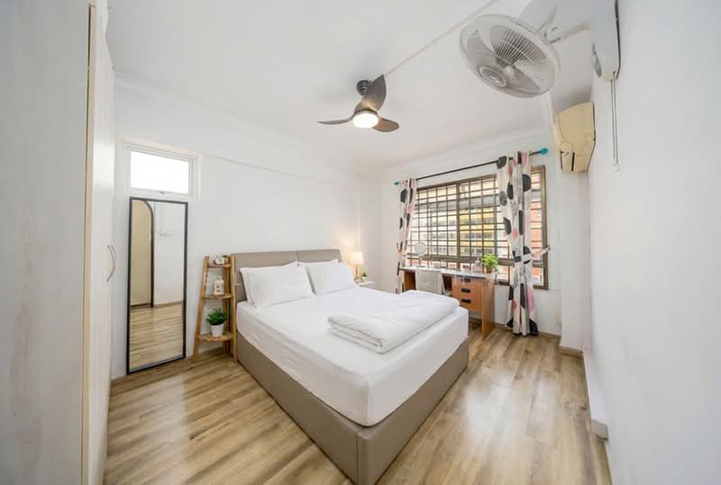 842H Tampines Street 82 HDB Flat For Sale at S$ 950,000 | PropertyGuru Singapore - Bedroom