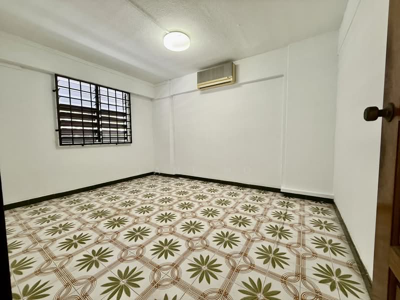 207 Toa Payoh North HDB Flat For Sale at S$ 428,000 | PropertyGuru Singapore - Guest bedroom 