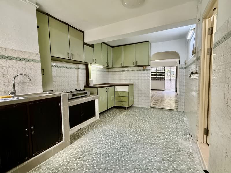 207 Toa Payoh North HDB Flat For Sale at S$ 428,000 | PropertyGuru Singapore - Kitchen