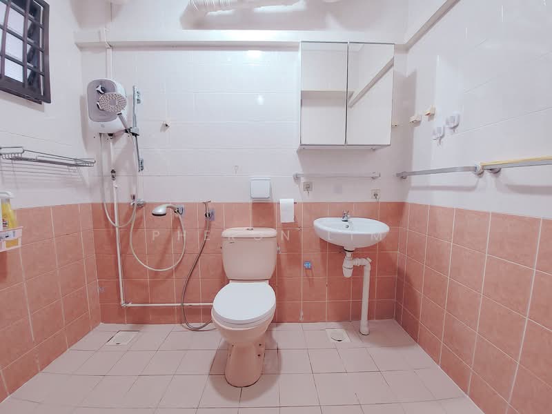 115A Yishun Ring Road, 115A Yishun Ring Road, 3 Bedrooms, 1,216 sqft, HDB Flat For Rent, by Pheron Lim, 500072654 - Bathroom - PropertyGuru.com.sg