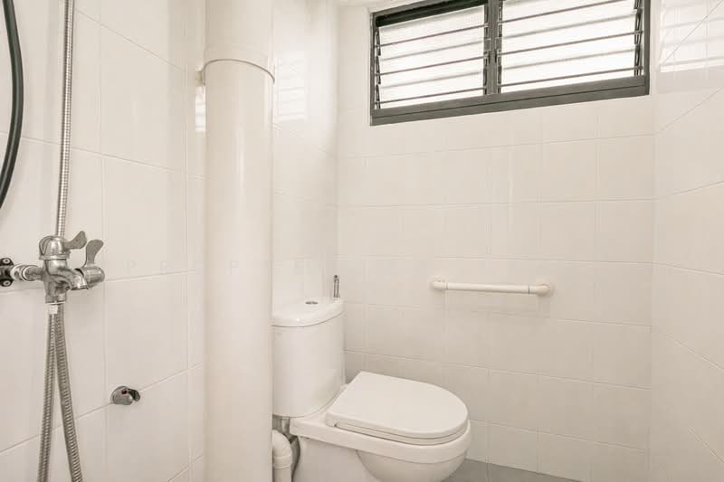 540 Bedok North Street 3 HDB Flat For Sale at S$ 385,000 | PropertyGuru Singapore - Bathroom