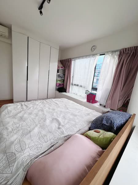 The Interlace, 212 Depot Road, 2 Bedrooms, 1,001 sqft, Condominium For Sale, by Andrea Seoh, 500072673 - Master Bedroom - PropertyGuru.com.sg