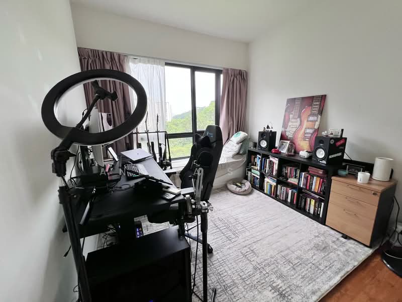 The Interlace, 212 Depot Road, 2 Bedrooms, 1,001 sqft, Condominium For Sale, by Andrea Seoh, 500072673 - Common bedroom  - PropertyGuru.com.sg