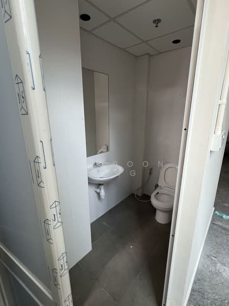 OneKA @ Macpherson, 1 Kampong Ampat, 3,681 sqft, Light Industrial (B1) For Sale, by Yap Boon Seng, 500072675 - Bathroom - CommercialGuru.com.sg