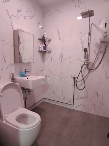 249 Hougang Avenue 3 HDB Flat For Sale at S$ 730,000 | PropertyGuru Singapore - Bathroom