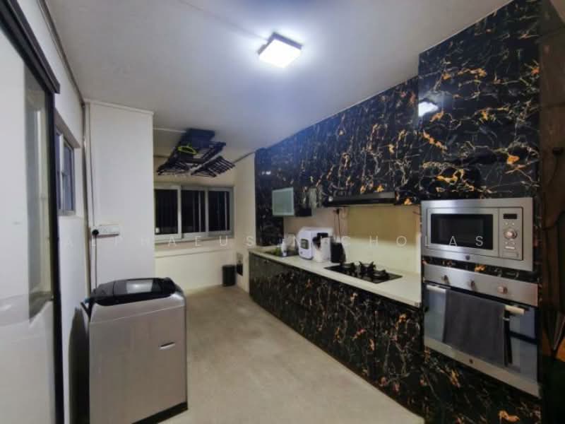249 Hougang Avenue 3 HDB Flat For Sale at S$ 730,000 | PropertyGuru Singapore - Kitchen