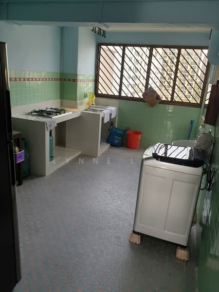 1 Hougang Avenue 3 HDB Flat For Sale at S$ 388,000 | PropertyGuru Singapore - Kitchen