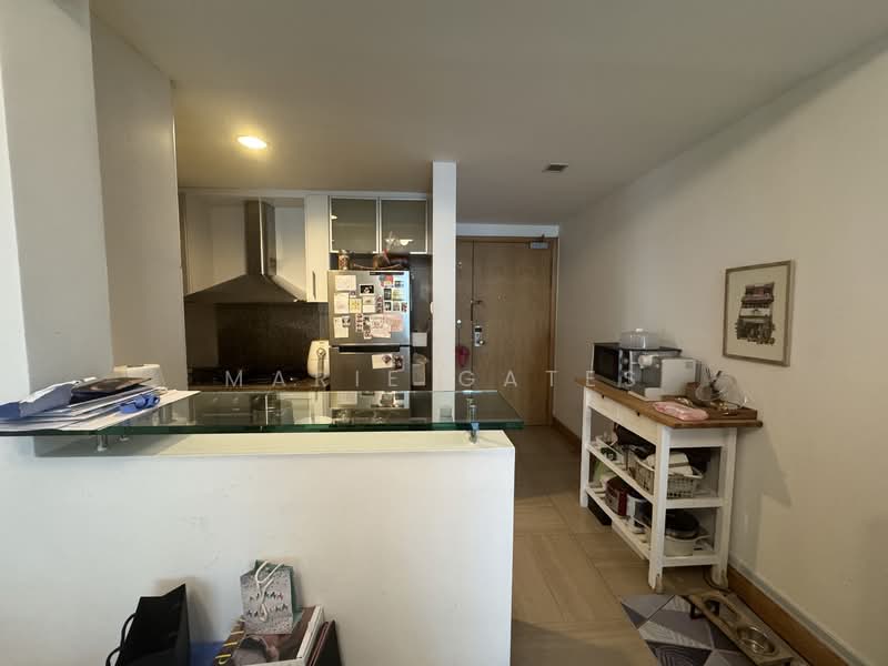 Kitchen breakfast bar