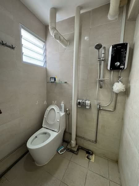 354 Clementi Avenue 2, 354 Clementi Avenue 2, 3 Bedrooms, 990 sqft, HDB Flat For Rent, by James Ow, 500072723 - Bathroom - PropertyGuru.com.sg