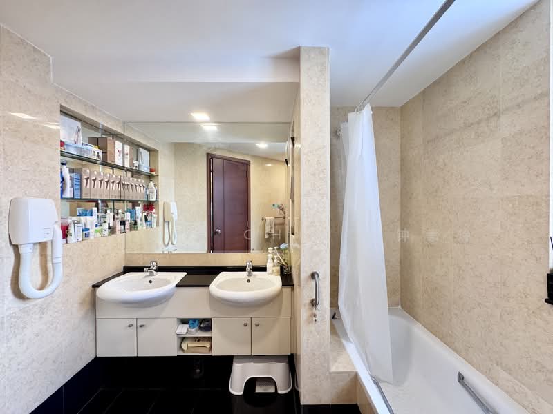 Rio Vista Condominium For Sale at S$ 1,650,000 | PropertyGuru Singapore - Bathroom