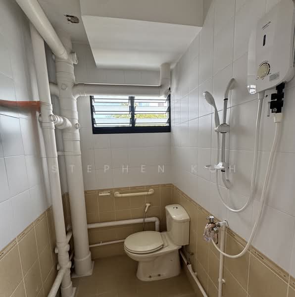 285 Tampines Street 22 HDB Flat For Sale at S$ 500,000 | PropertyGuru Singapore - Bathroom