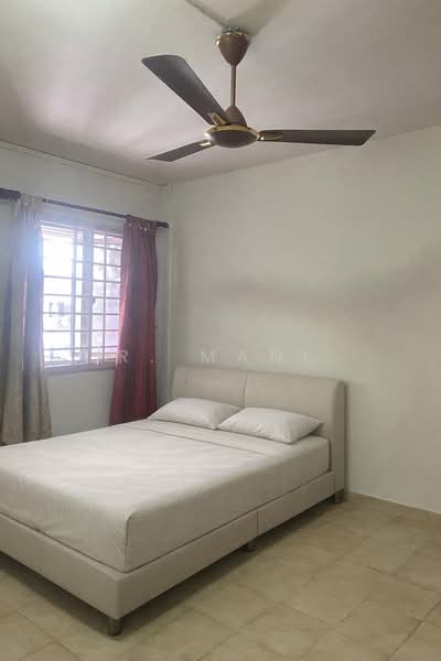 928 Jurong West Street 92 HDB Flat For Sale at S$ 400,000 | PropertyGuru Singapore - Bedroom