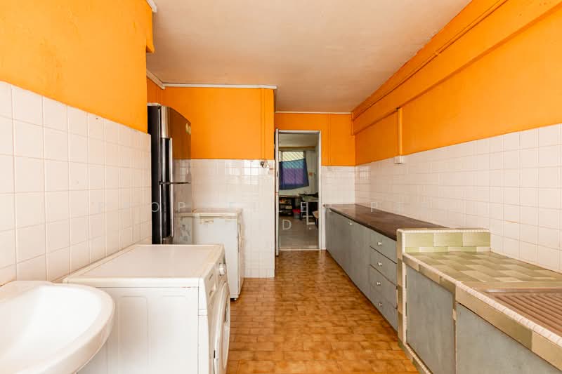 152 Serangoon North Avenue 1 HDB Flat For Sale at S$ 440,000 | PropertyGuru Singapore - Kitchen