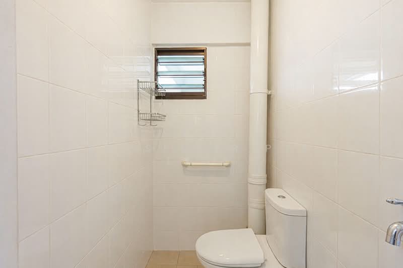 152 Serangoon North Avenue 1 HDB Flat For Sale at S$ 440,000 | PropertyGuru Singapore - Bathroom