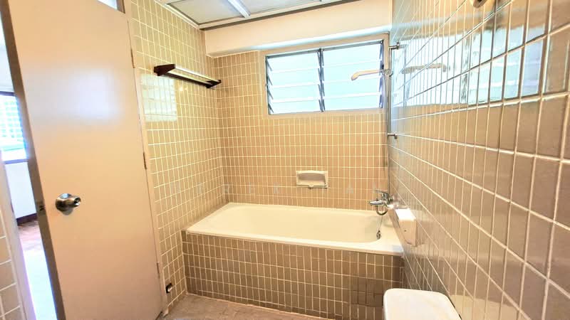 Braddell View Condominium For Sale at S$ 1,800,000 | PropertyGuru Singapore - Bathroom