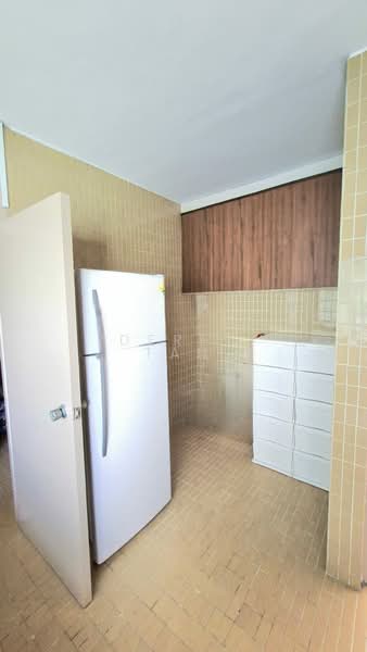 Braddell View Condominium For Sale at S$ 1,800,000 | PropertyGuru Singapore - Kitchen