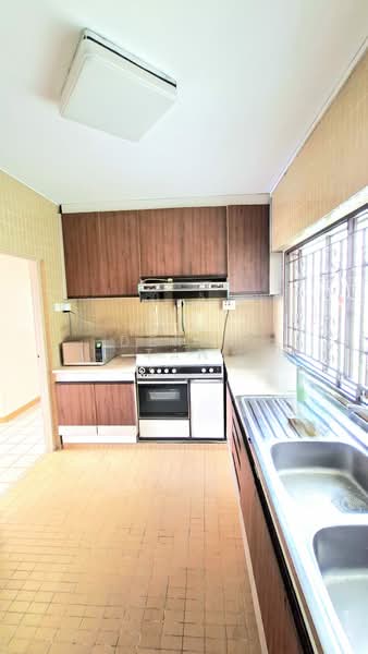 Braddell View Condominium For Sale at S$ 1,800,000 | PropertyGuru Singapore - Kitchen