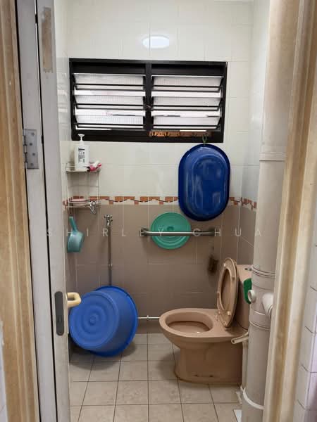 201 Bedok North Street 1, 201 Bedok North Street 1, 3 Bedrooms, 786 sqft, HDB Flat For Rent, by Shirley Chua, 500072748 - Bathroom - PropertyGuru.com.sg