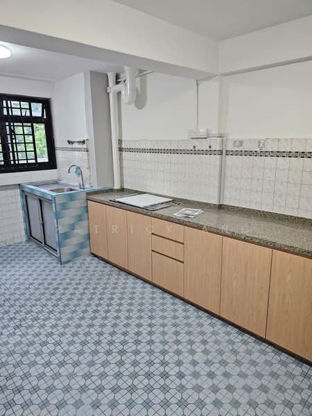 21 Telok Blangah Crescent HDB Flat For Sale at S$ 410,000 | PropertyGuru Singapore - Kitchen
