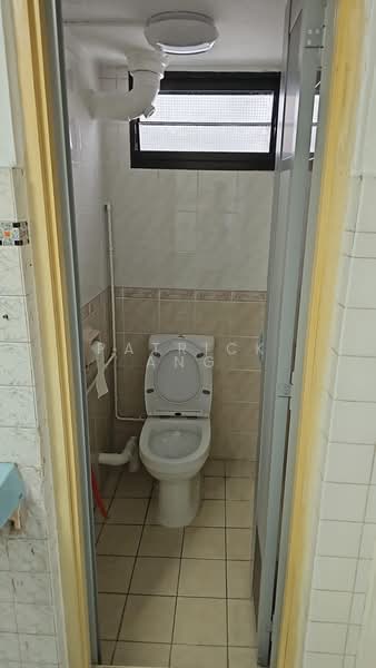 21 Telok Blangah Crescent HDB Flat For Sale at S$ 410,000 | PropertyGuru Singapore - Bathroom