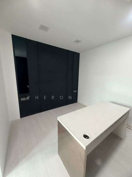 78 Westwood crescent, , Room Rental, 180 sqft, Terraced House For Rent, by Pheron Lim, 500072769 - Study - PropertyGuru.com.sg
