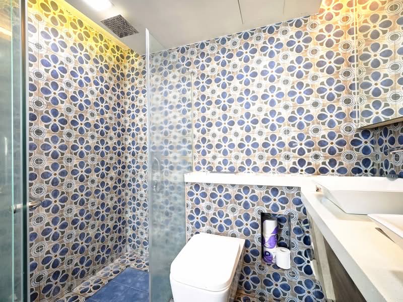 Orchid Park Condominium Condominium For Sale at S$ 1,000,000 | PropertyGuru Singapore - Bathroom