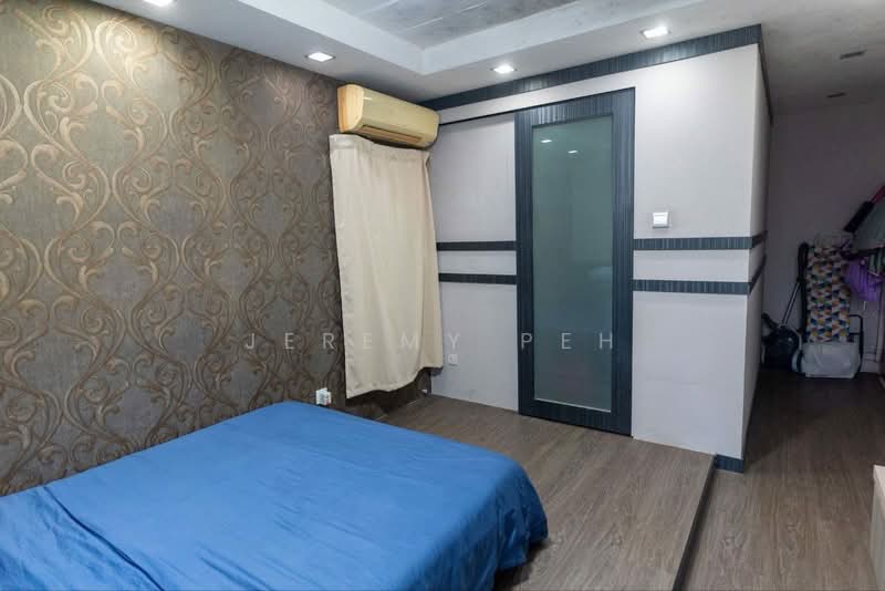 676A Jurong West Street 64 HDB Flat For Sale at S$ 638,000 | PropertyGuru Singapore - Bedroom