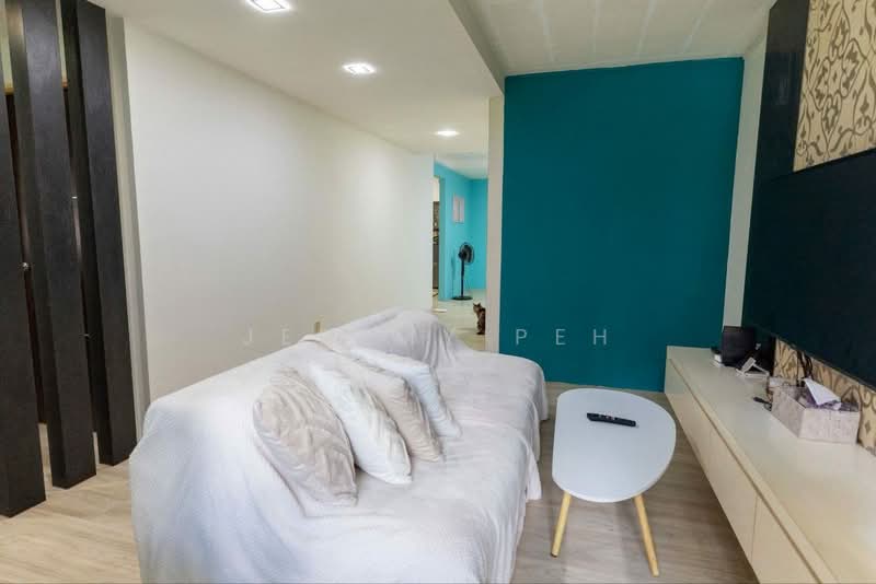 676A Jurong West Street 64 HDB Flat For Sale at S$ 638,000 | PropertyGuru Singapore - Living Room