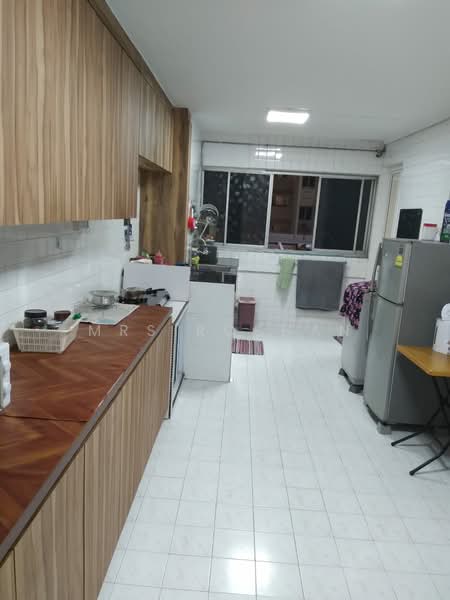 701 West Coast Road, 701 West Coast Road, 2 Bedrooms, 721 sqft, HDB Flat For Rent, by Mrs Roshan, 500072777 - Kitchen - PropertyGuru.com.sg