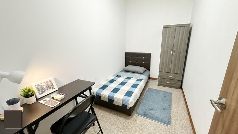 Queens, 10 Stirling Road, Room Rental, 120 sqft, Condominium For Rent, by Maple Yap, 500072789 - ECON1 - PropertyGuru.com.sg