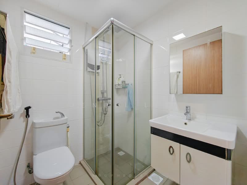451A Bukit Batok West Avenue 6 HDB Flat For Sale at S$ 550,000 | PropertyGuru Singapore - Bathroom