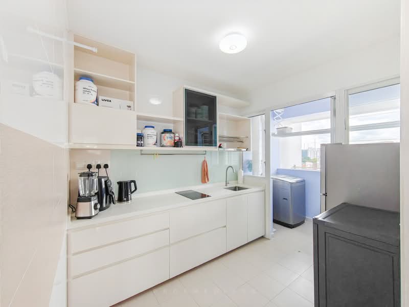 451A Bukit Batok West Avenue 6 HDB Flat For Sale at S$ 550,000 | PropertyGuru Singapore - Kitchen