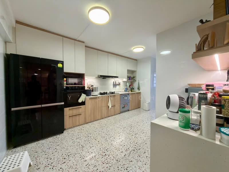 547 Hougang Street 51 HDB Flat For Sale at S$ 699,000 | PropertyGuru Singapore - Kitchen