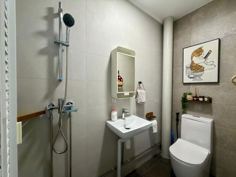547 Hougang Street 51 HDB Flat For Sale at S$ 699,000 | PropertyGuru Singapore - Bathroom