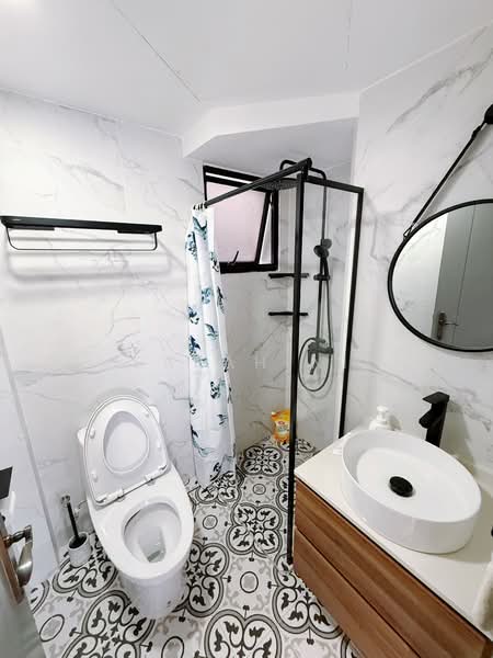 The Mayfair, 5 Jurong East Street 32, 2 Bedrooms, 893 sqft, Condominium For Rent, by Sarah Ni, 500072824 - Bathroom - PropertyGuru.com.sg