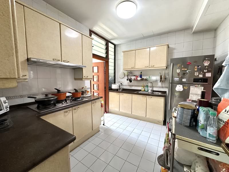 Parc Oasis Condominium For Sale at S$ 1,998,888 | PropertyGuru Singapore - Kitchen