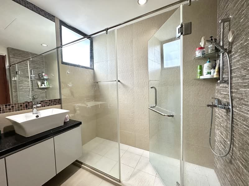 Parc Oasis Condominium For Sale at S$ 1,998,888 | PropertyGuru Singapore - Bathroom