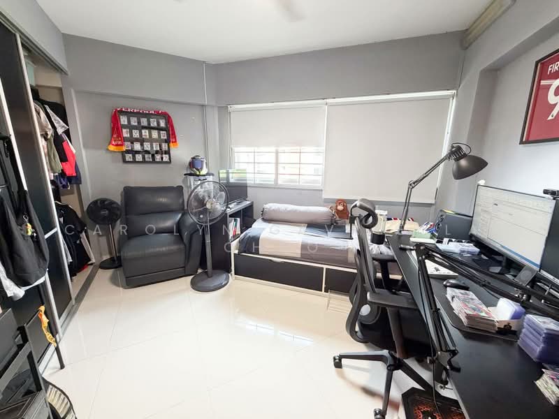137 Lorong Ah Soo HDB Flat For Sale at S$ 645,000 | PropertyGuru Singapore - Bedroom