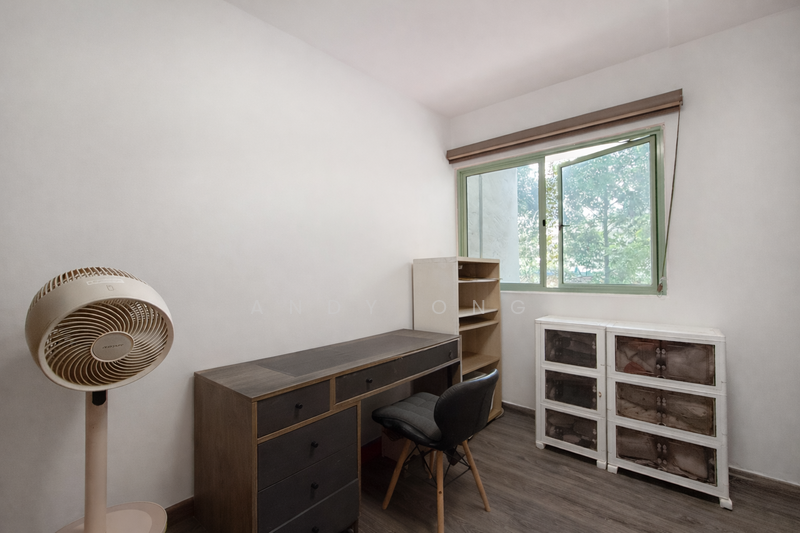 548 Jurong West Street 42 HDB Flat For Sale at S$ 750,000 | PropertyGuru Singapore - Common Room 2