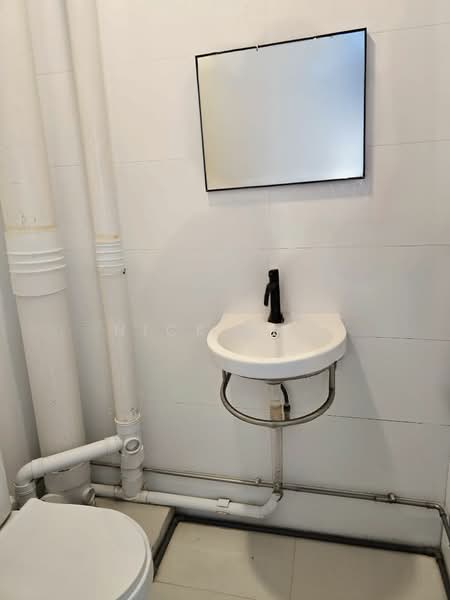 116 Clementi Street 13 HDB Flat For Sale at S$ 1,108,800 | PropertyGuru Singapore - Bathroom