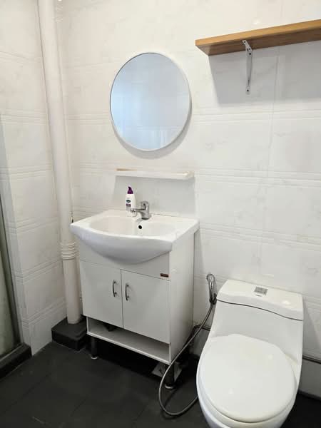 116 Clementi Street 13 HDB Flat For Sale at S$ 1,108,800 | PropertyGuru Singapore - Bathroom